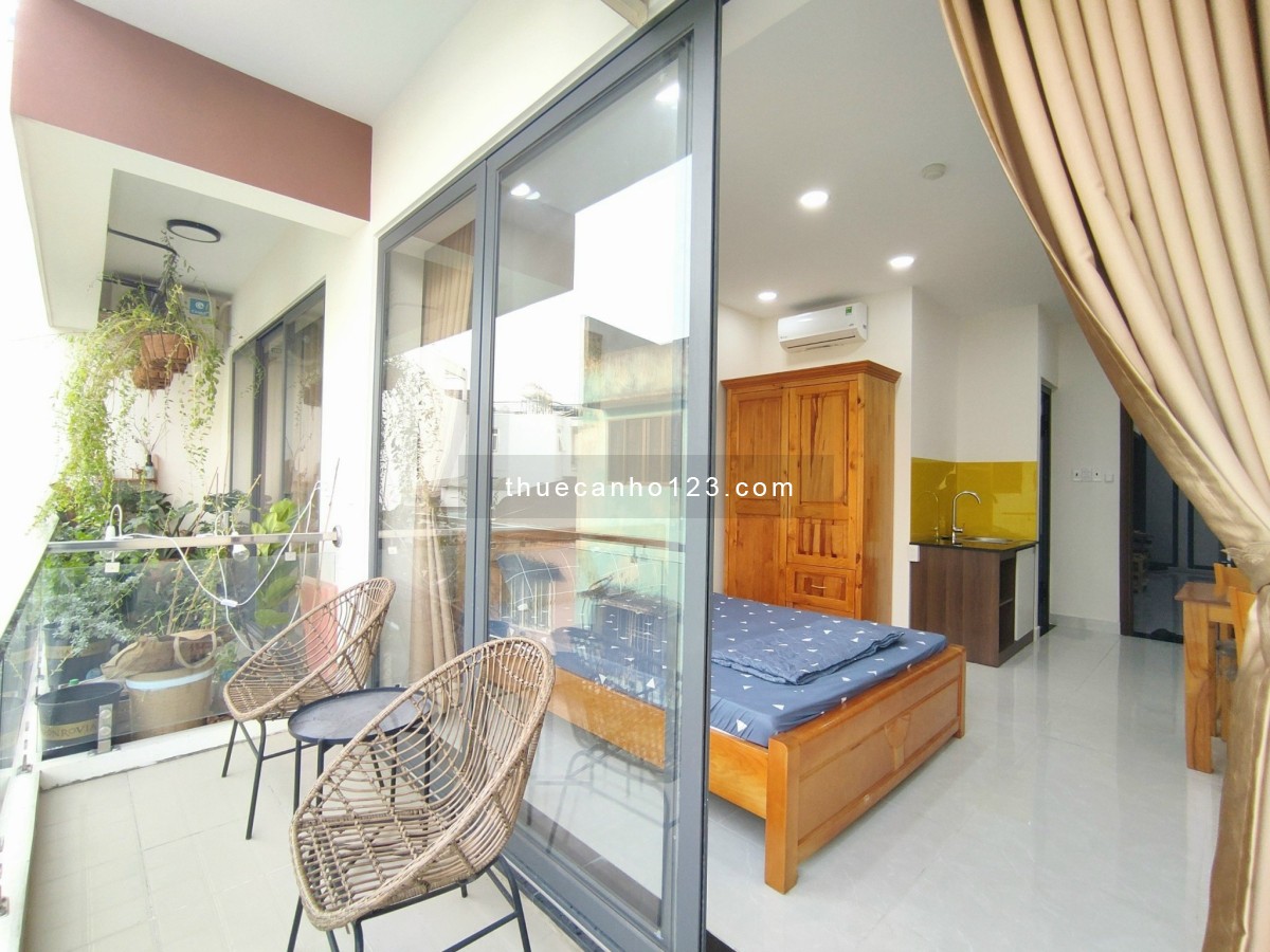 Căn hộ balcon có bảo vệ thang máy cho thuê không chung chủ