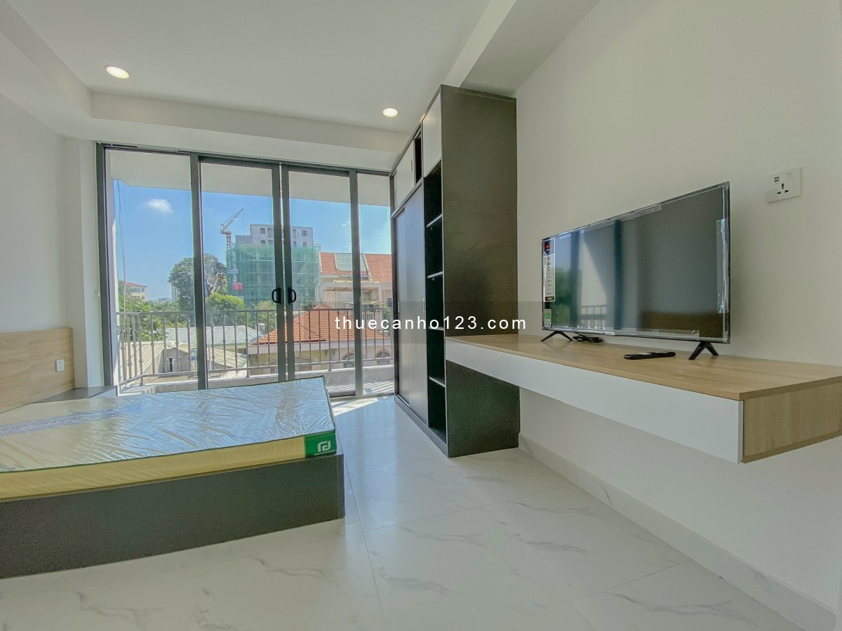 Căn 1 bedroom balcony máy giặt riêng ngay Nguyễn Trãi, Q1