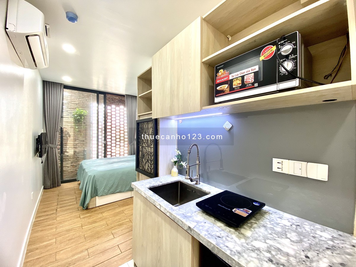 Căn hộ ban công cao cấp, thoáng mát full nội thất gần cầu Lê Văn Sỹ, quận 3