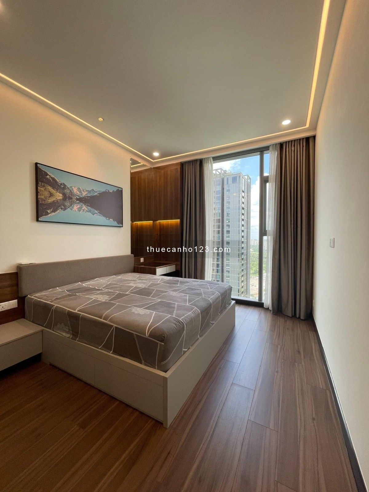 Chính chủ cho thuê 2pn Empire tầng 16