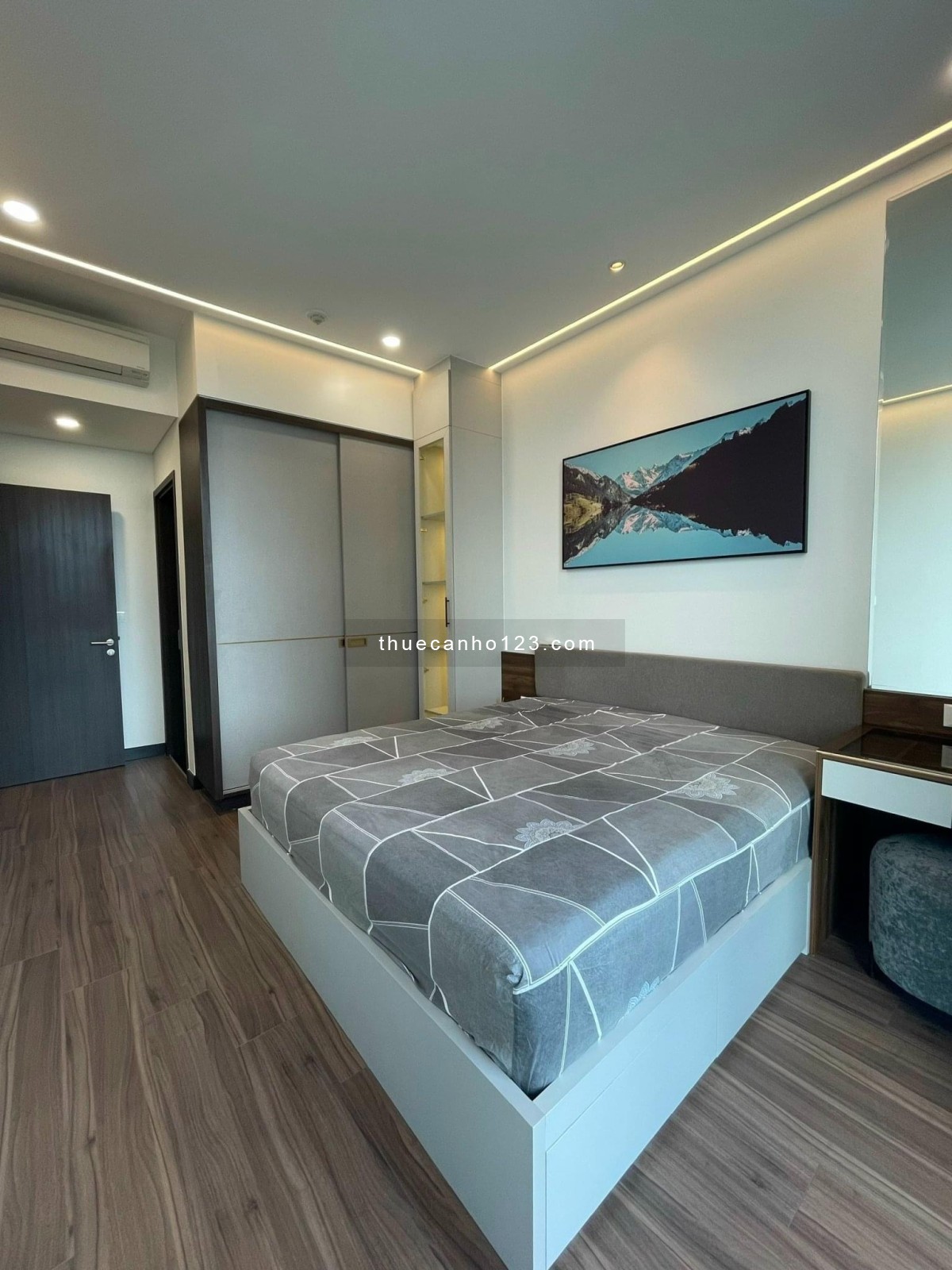 Chính chủ cho thuê 2pn Empire tầng 16