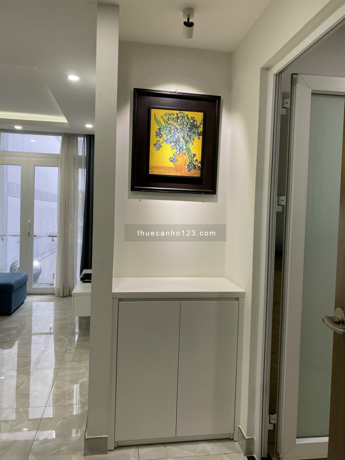 Cho thuê căn hộ 1PN, có ban công, nội thất đầy đủ, an ninh tại trung tâm quận 7