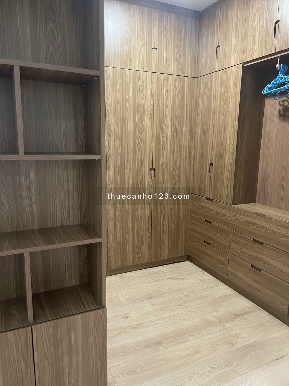 Cho thuê căn hộ chung cư quận 2, 150m2, 3pn, full, cách cầu SG 4'