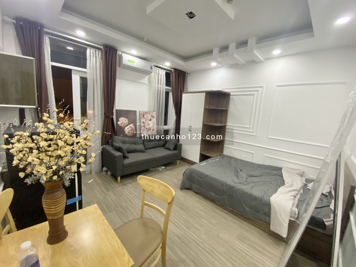 Căn hộ Studio ban công thoáng, 30m2, Full NT, gần Công Trường Dân Chủ