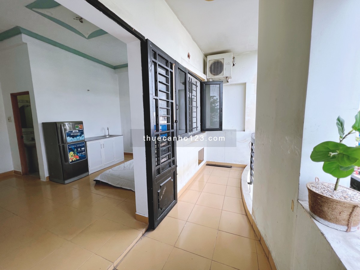 Căn hộ full nội thất balcony riêng gần Hutech