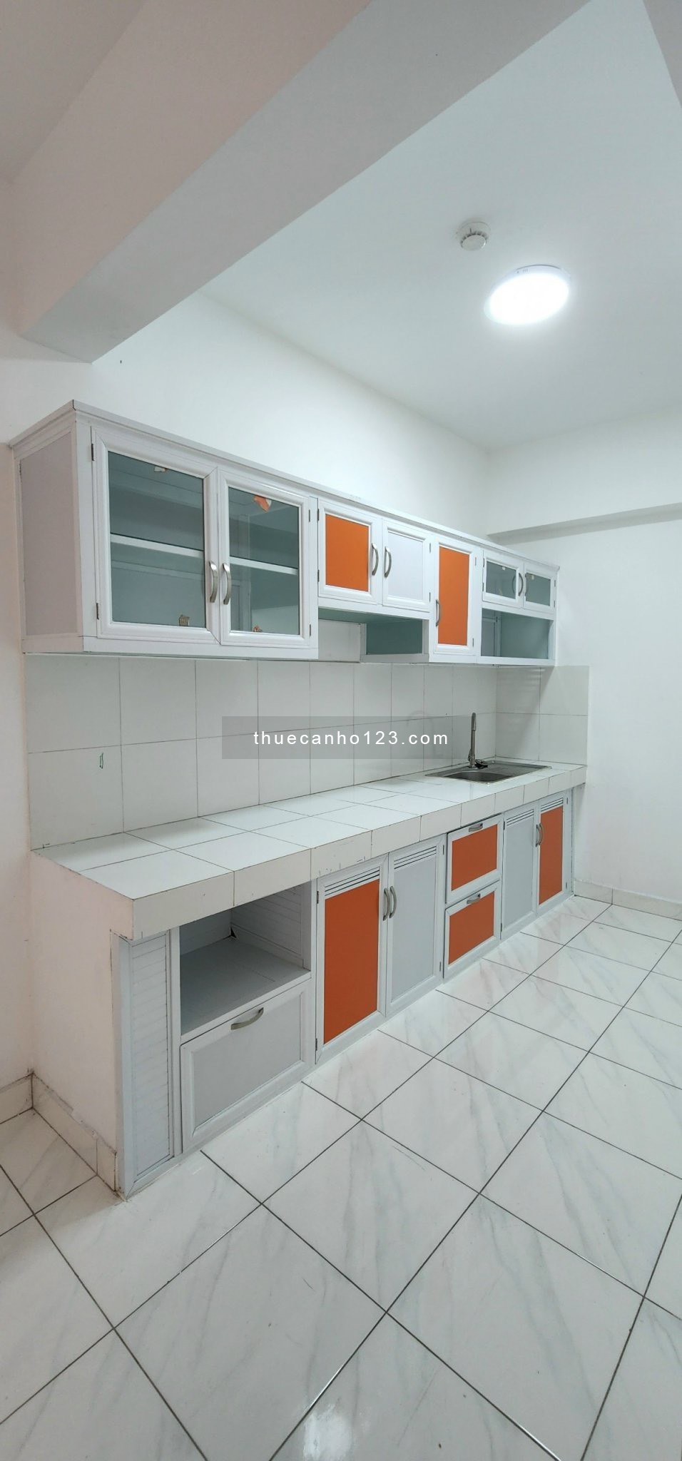 Cho thuê căn hộ 2 phòng ngủ khu Topaz tại Celadon City, nội thất cơ bản giá 8.5 triệu/tháng