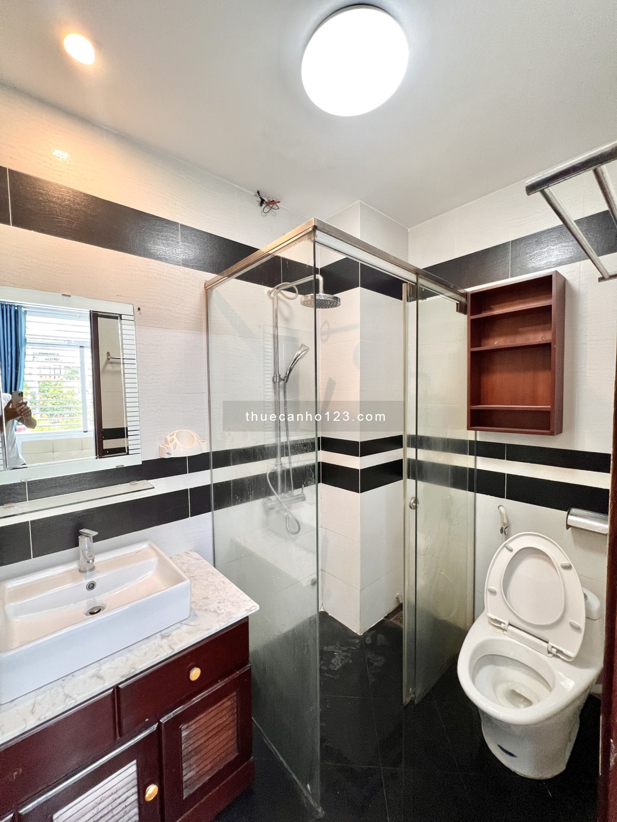 Căn hộ mới tinh gần chợ Phạm Văn Hai, cửa sổ to thoáng, full nội thất, free xe