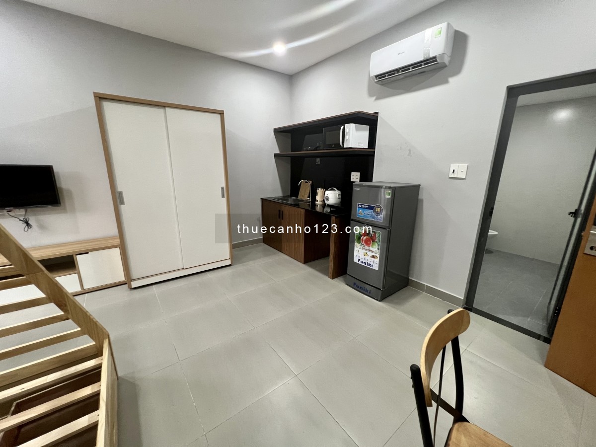 Cho thuê CH view kính, balcony full NT mới 100% chỉ việc sách vali vào là ở