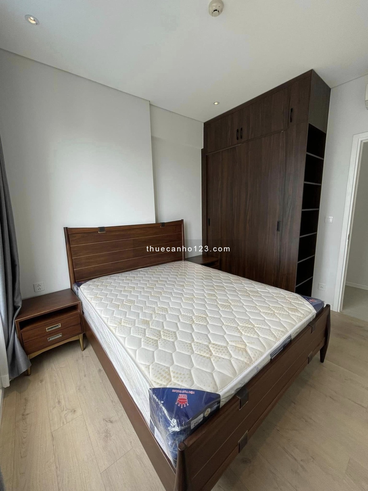 Cho thuê 2PN Đảo Kim Cương view hồ bơi siêu đẹp, 90m2, giá 23 triệu/tháng, full nội thất xịn sò