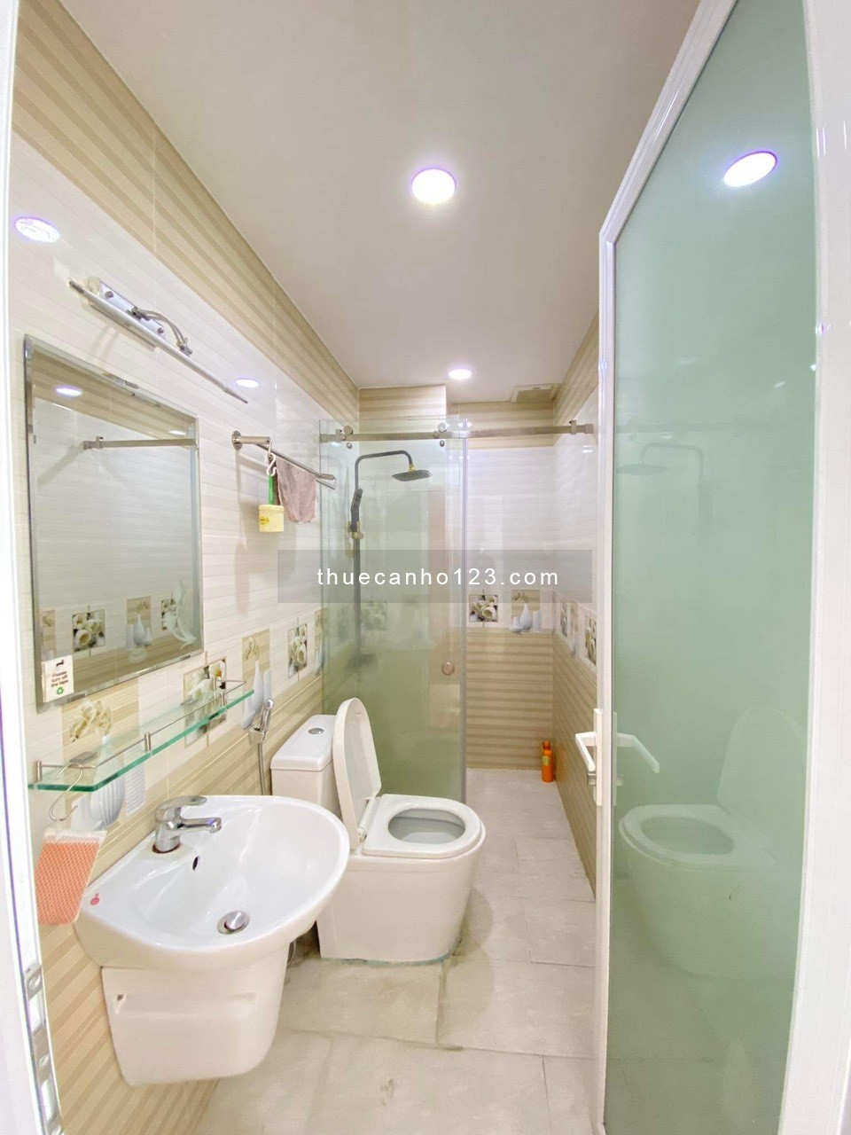 Căn hộ studio bếp ngoài full nội thất thoáng đẹp ngay ĐH UEF Hồng Bàng. LH: 0827405015, 25m2