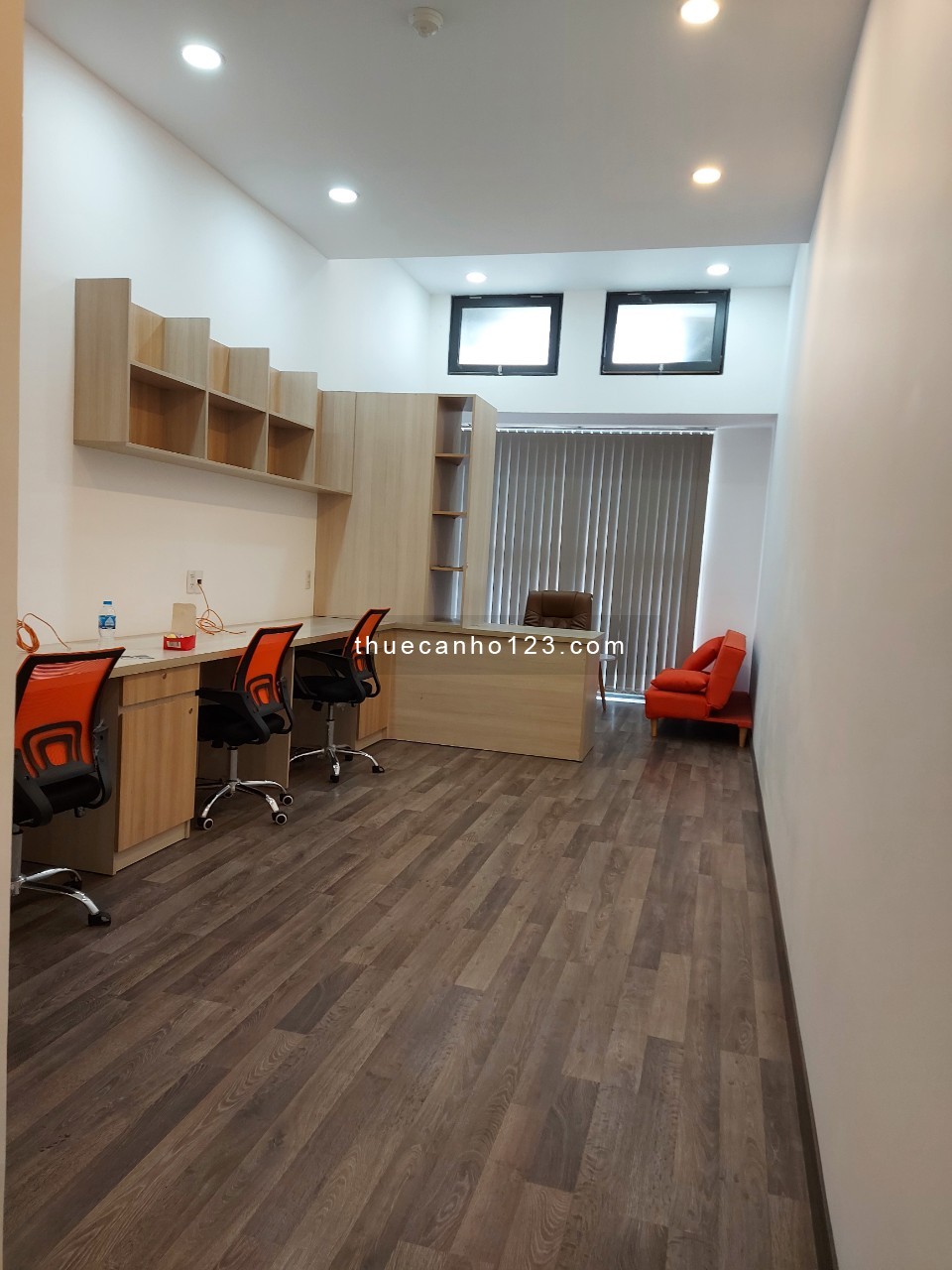 Office cho thuê giá rẻ - Nội thất văn phòng - giá 7tr - The Sun Avenue