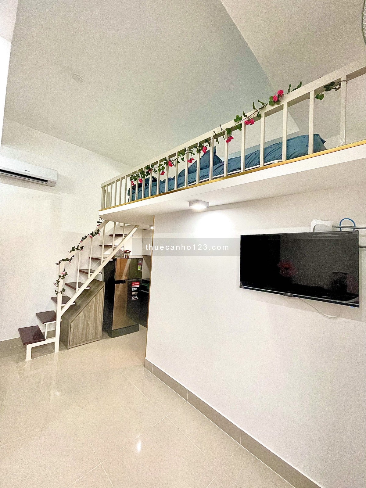 Duplex full nội thất cơ bản y chang hình, có cửa sổ thoáng, gần cầu Kênh Tẻ, Quận 4