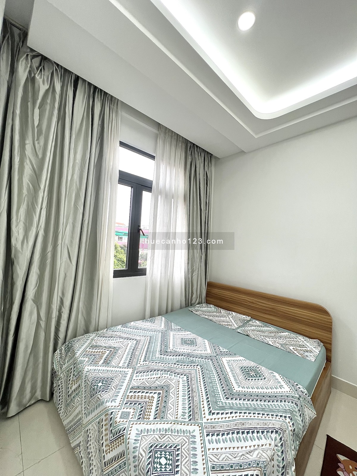 Cho thuê căn hộ 1 phòng ngủ balcony cao cấp ngay trung tâm Phú Nhuận