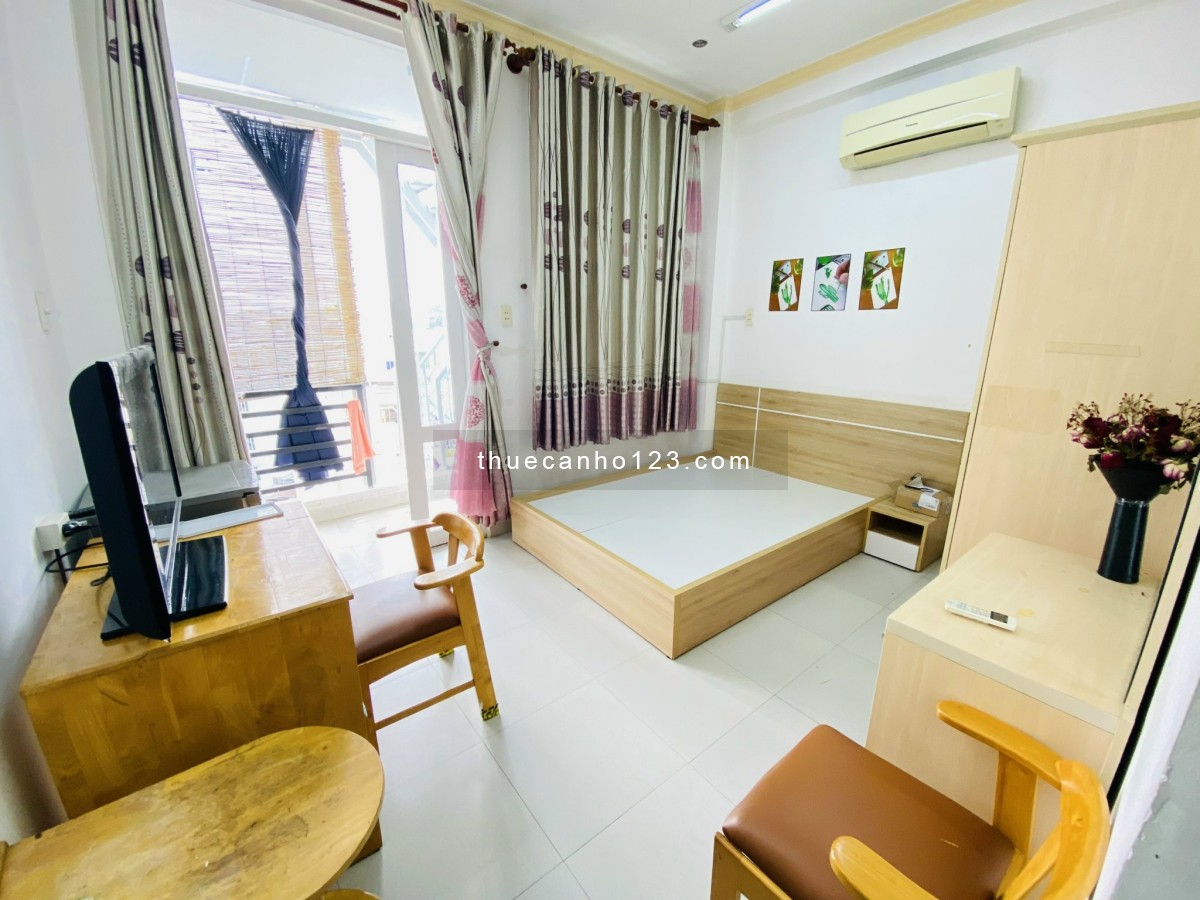 Cho thuê căn hộ dịch vụ quận Bình Thạnh ban công lớn