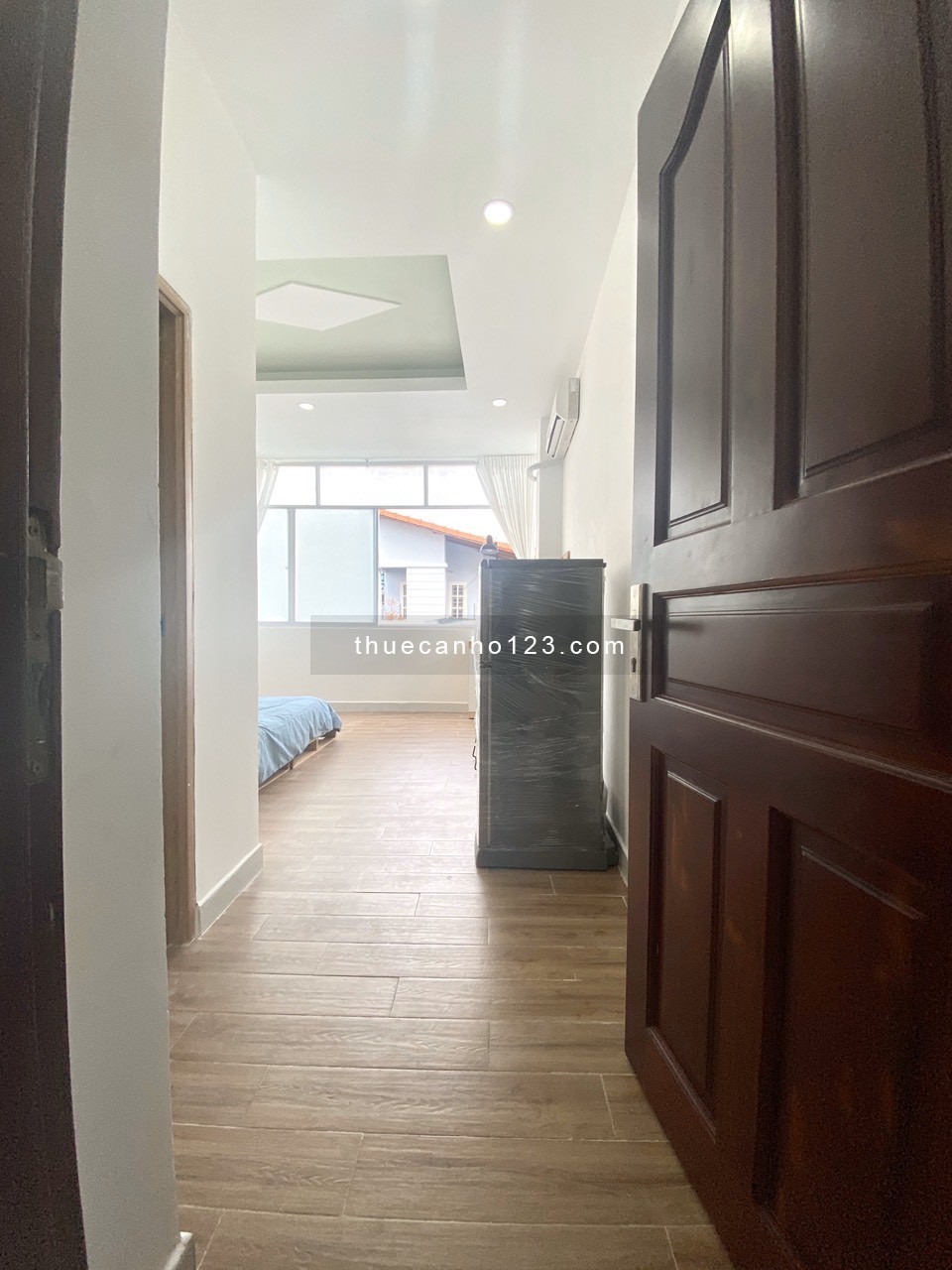 CHDV full nội thất dạng studio có cửa sổ lớn tại quận 3