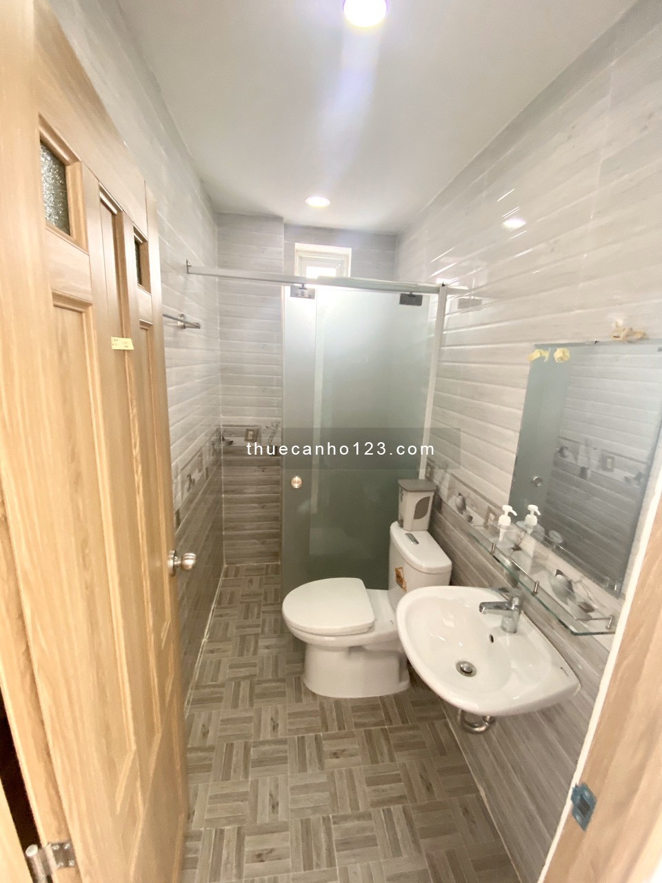 CHDV full nội thất dạng studio có cửa sổ lớn tại quận 3