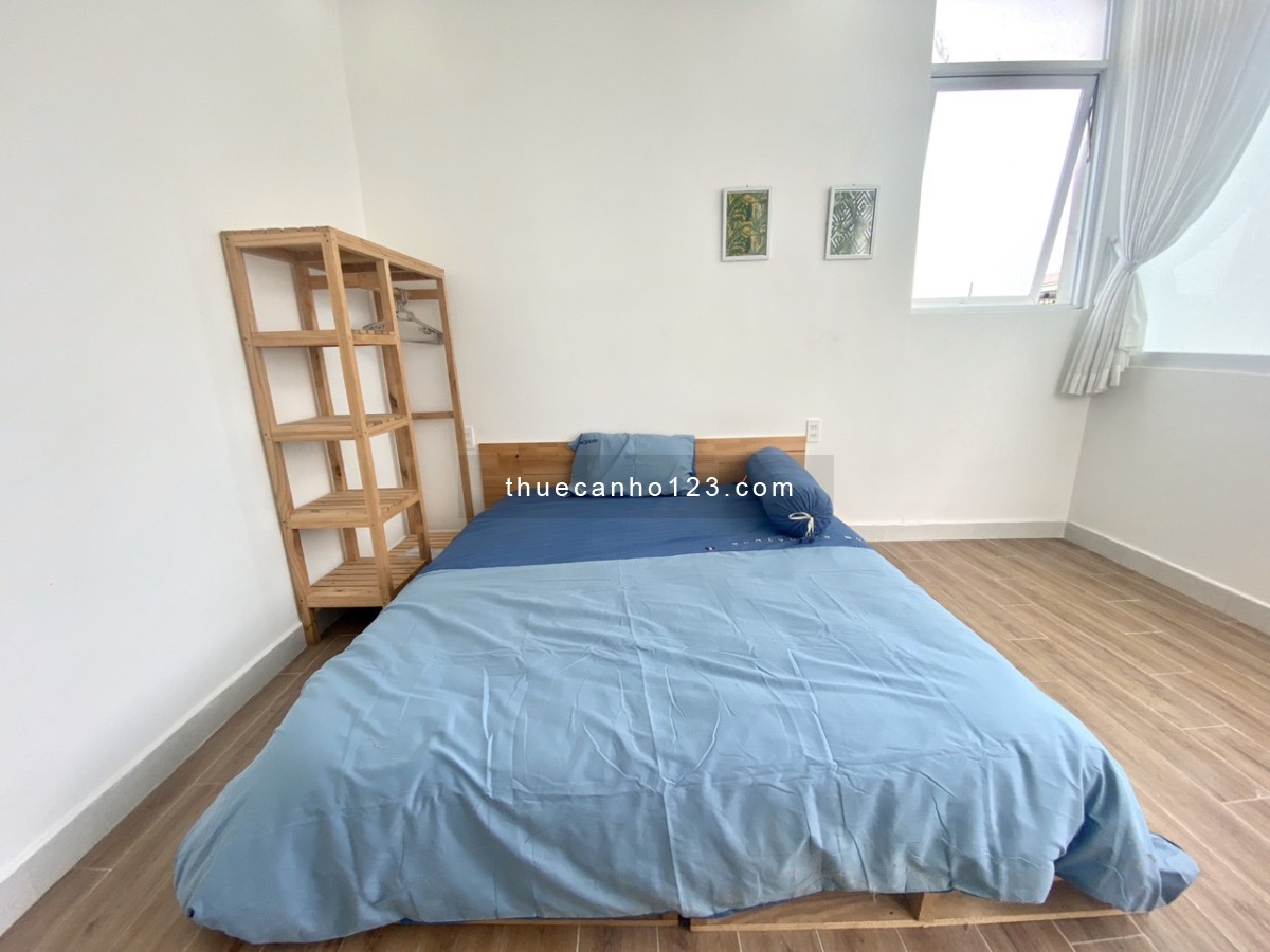 CHDV full nội thất dạng studio có cửa sổ lớn tại quận 3