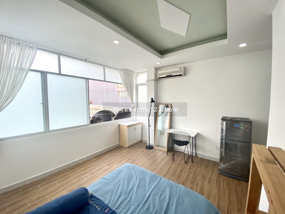 CHDV full nội thất dạng studio có cửa sổ lớn tại quận 3