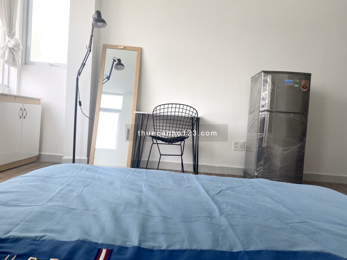 CHDV full nội thất dạng studio có cửa sổ lớn tại quận 3