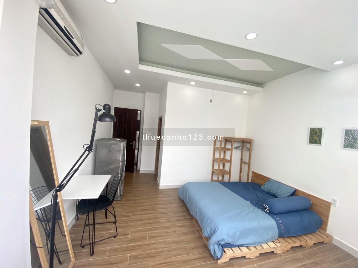 CHDV full nội thất dạng studio có cửa sổ lớn tại quận 3