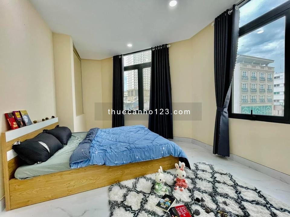 CHDV FULL NỘI THẤT tại Phú Nhuận cửa sổ lớn