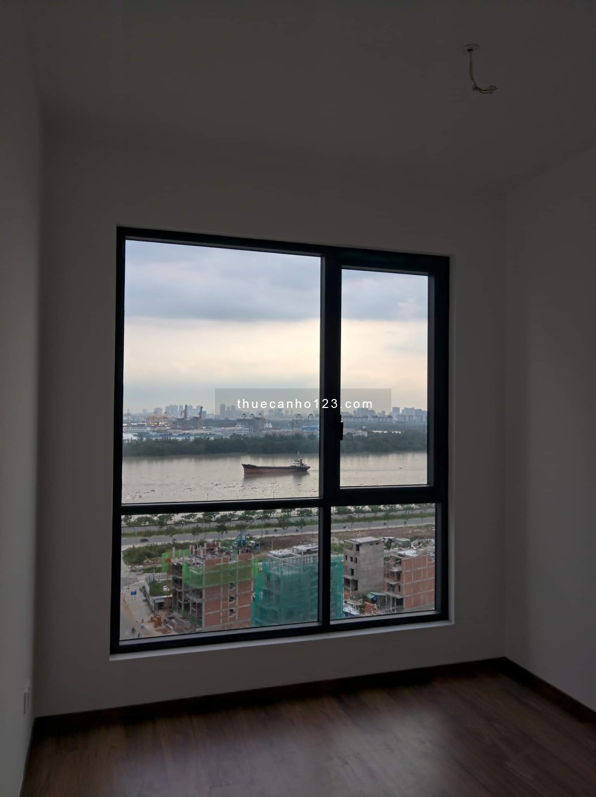 Cần cho thuê căn hộ 2 pn - ntcb - DT 80m2 - View trực diện sông Sài Gòn, tầng cao, giá chỉ 16tr