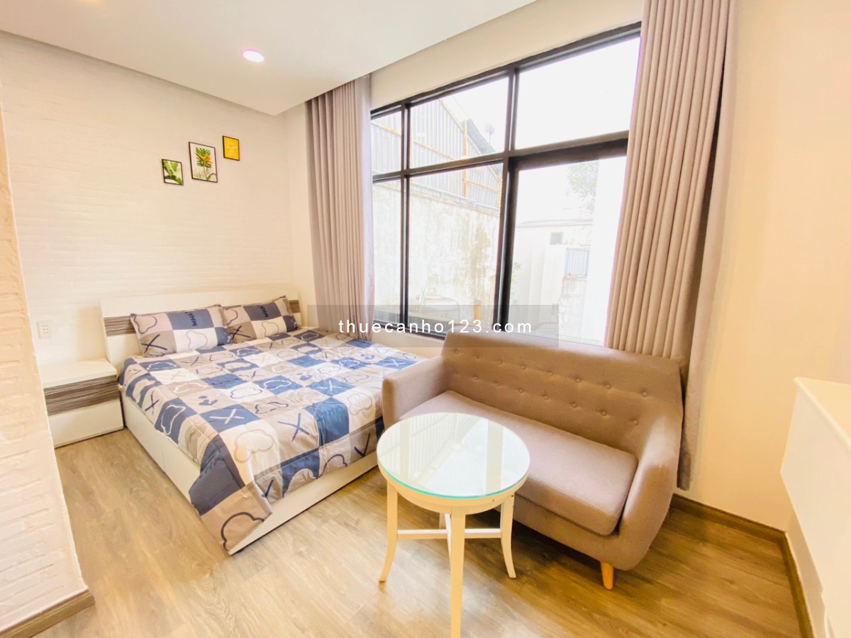 Penthouse cửa sổ lớn full nội thất gần bờ kè Hoàng Sa, cầu Thị Nghè NTMK Q1