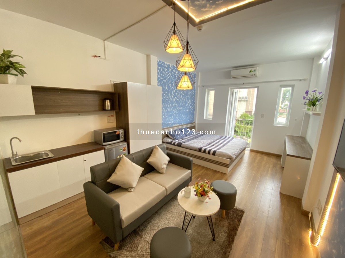 Căn hộ balcon view đẹp sẵn nội thất cao cấp ở Trương Định, CV Tao Đàn, ĐH Mở Q1