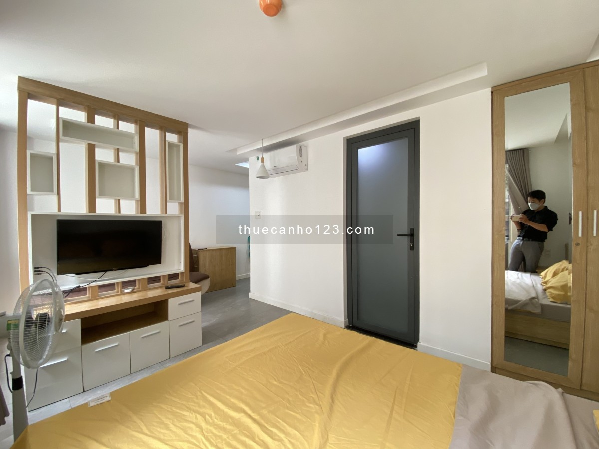 Cho thuê căn hộ dịch vụ full nội thất quận Phú Nhuận có cửa sổ lớn