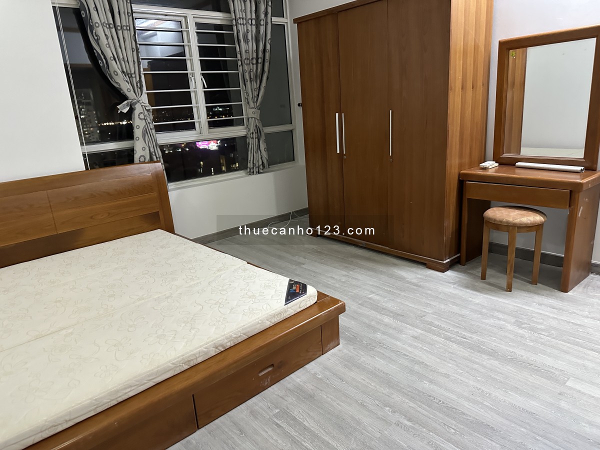 Cho thuê căn hộ Phú Hoàng Anh 3 pn lầu cao, full nội thất, giá 14tr5/tháng, dt 129m2
