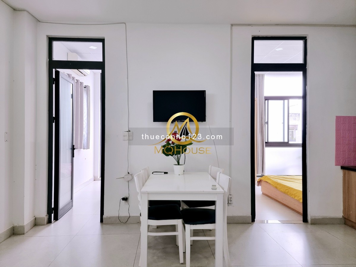 Cho thuê căn hộ 2 phòng ngủ, dt 50m2 tại Hai Bà Trưng gần cầu Kiệu, giá 12 triệu