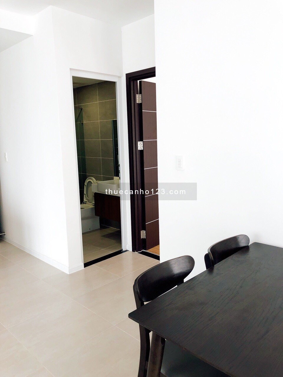 Cho thuê căn hộ Âu Cơ Tower 87m2, 3 pn, 2 wc, full nt. Giá: 11 tr/tháng