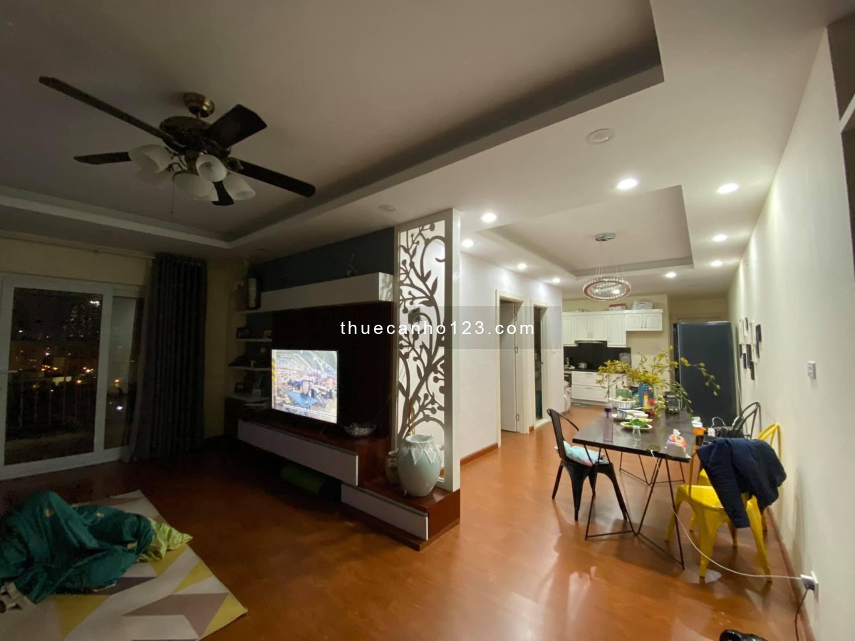 Cho thuê căn hộ chung cư Yên Hoà Thăng Long đường Mạc Thái Tổ căn góc 130m2 3pn có nội thất