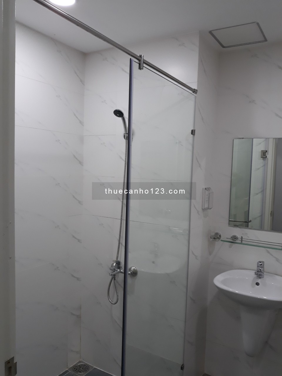 Cho thuê căn hộ Âu Cơ Tower 90m2, 3 pn, 2 wc, Full nội thất. Giá Thật: 13 tr/th