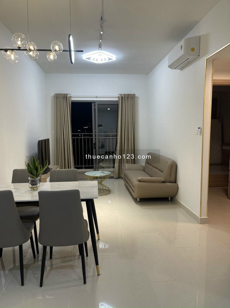 Căn hộ cho thuê 1 phòng ngủ NT cực đẹp dt 51m2 view sông The Sun Avenue Quận 2