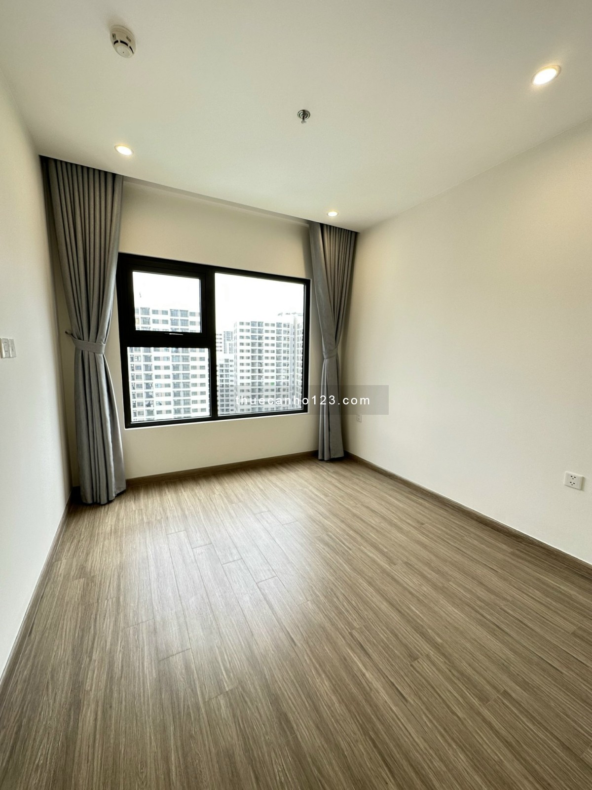 Căn hộ 1 pn + cần cho thuê view đẹp (Vinhomes Grand Park) - quận 9