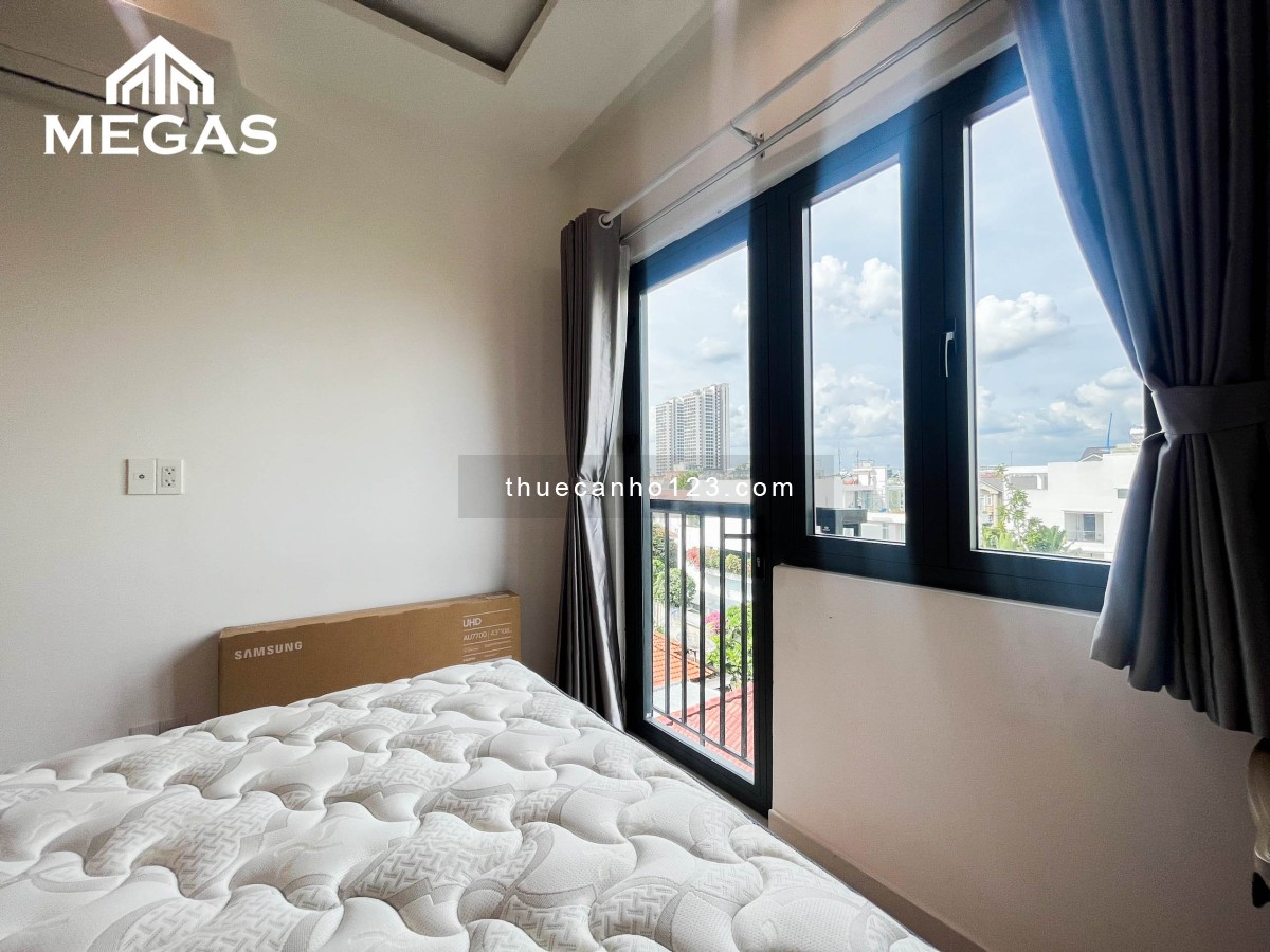 Cho thuê căn hộ 2 phòng ngủ mới xây có ban công và máy giặt riêng ngay Cầu Sài Gòn