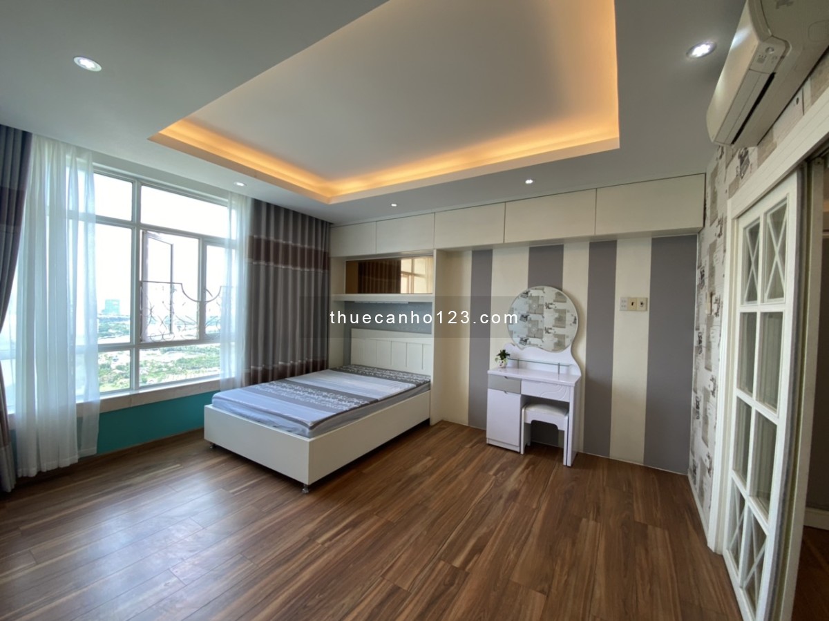 12tr/ tháng - Ở ngay căn hộ 3PN chung cư Phú Hoàng Anh 129m2 full nội thất dọn vào ở ngay. Xem 24/24
