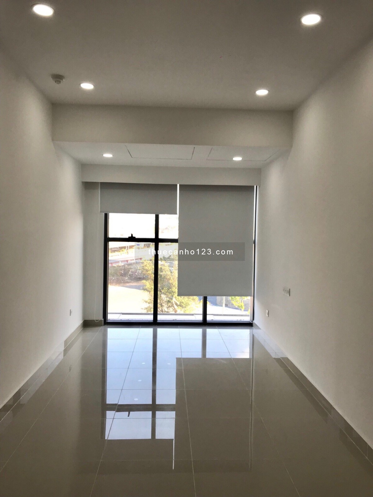 Căn hộ văn phòng cho thuê có 1PN riêng và 1 phòng kho dt 47m2 NTCB The Sun Avenue Quận 2 giá 11tr