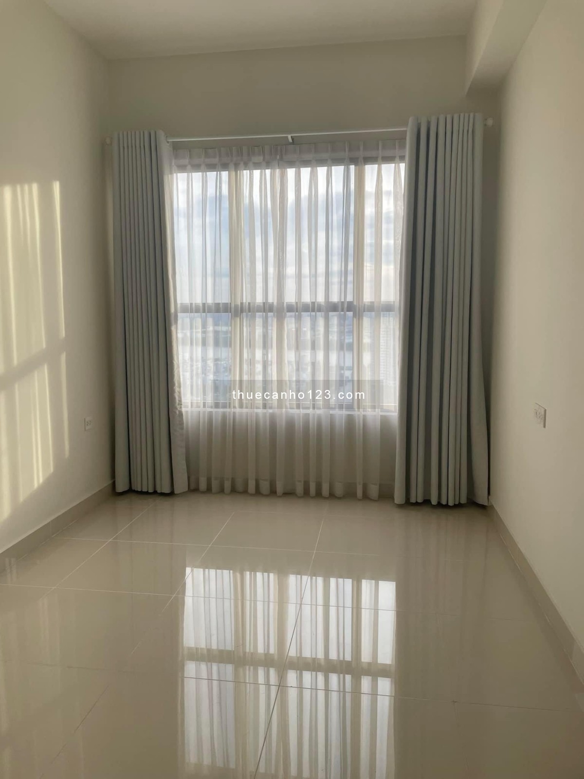 Cho thuê căn hộ 1PN View sông NTCB dt 51m2 gía chỉ 11tr The Sun Avenue Quận 2