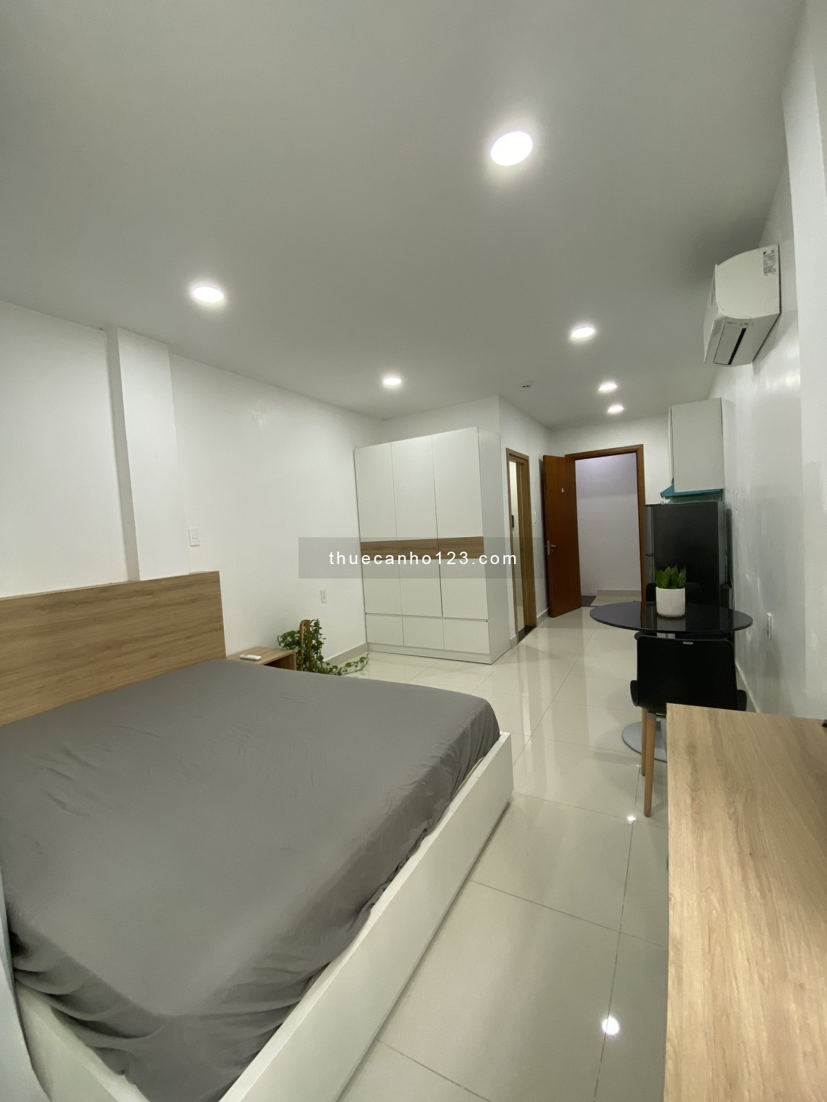 Cho thuê căn hộ dịch vụ full nội thất tại Nguyễn Hữu Cảnh