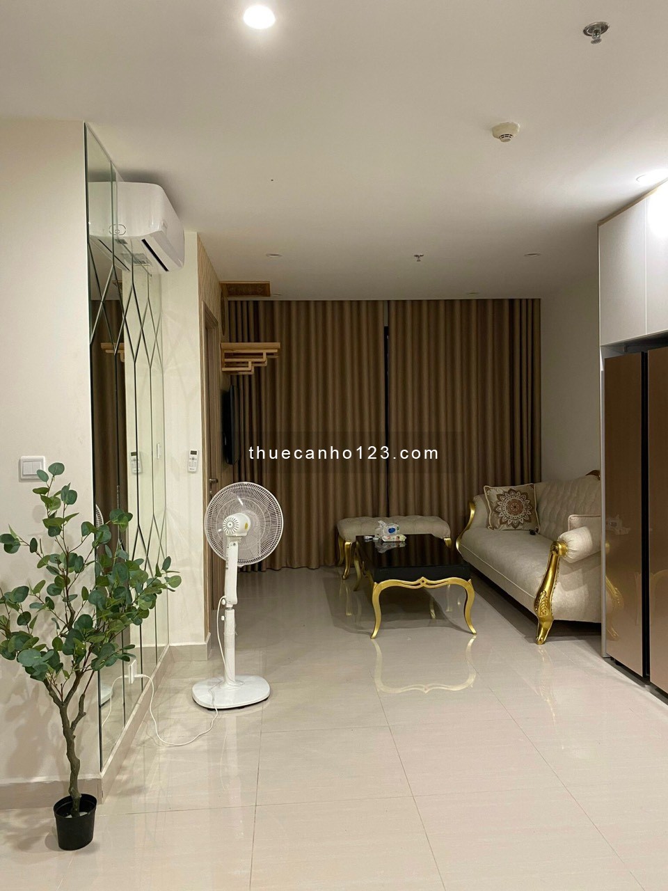 Cho thuê căn hộ 2 pn 2 wc 63m2 full nội thất mới đẹp giá 8tr/tháng tại Vinhomes Ocean Park, Gia Lâm