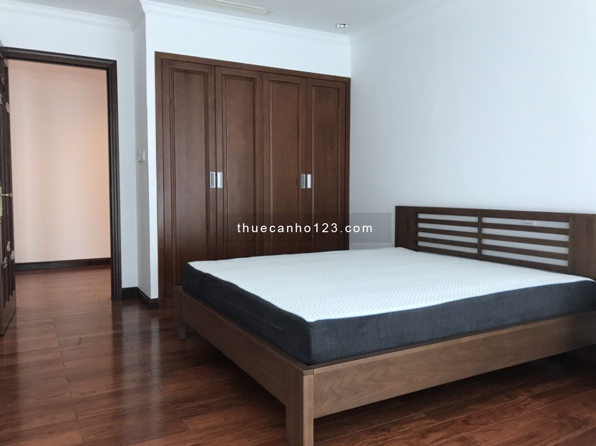 Cho thuê căn hộ 3 PN Vincom Đồng Khởi Quận 1 giá tốt nhất