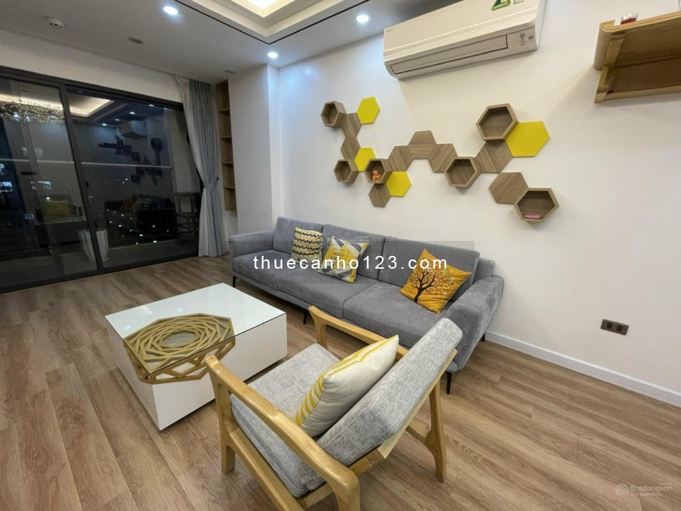Cho thuê căn hộ 3 phòng ngủ, full đồ tại Ct15 Green Park Việt Hưng. Lh 0389544873