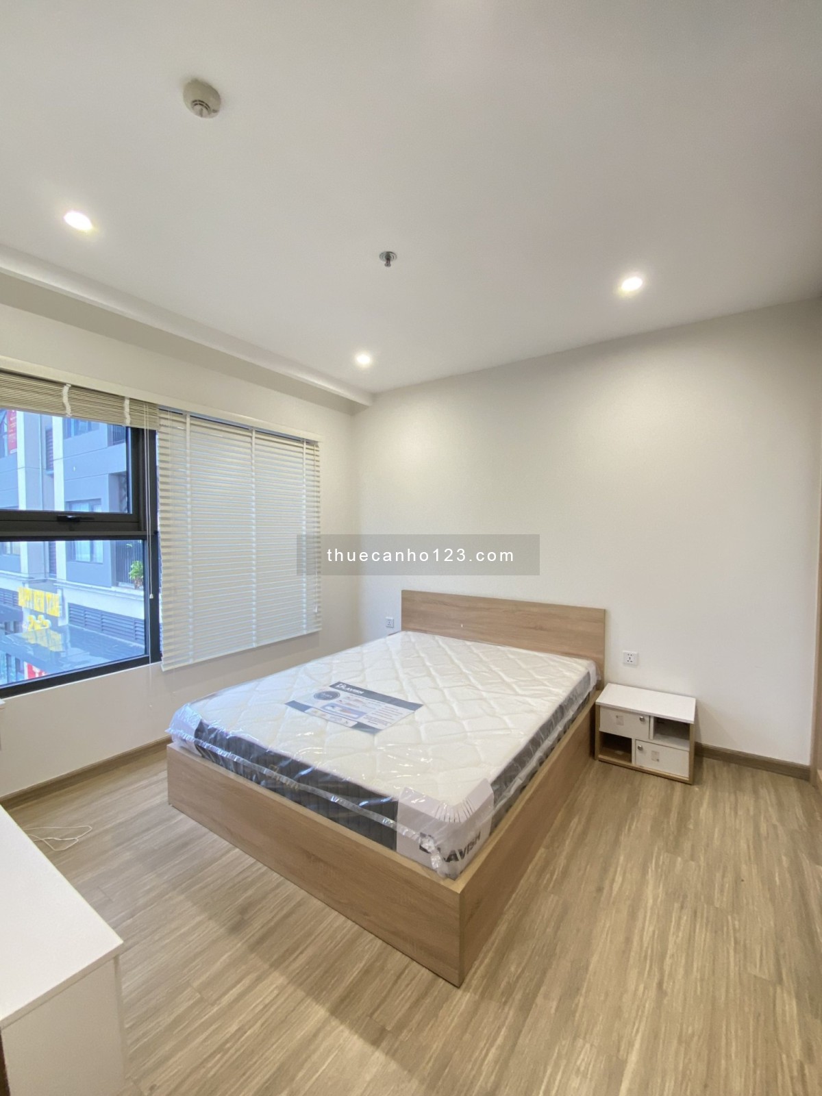 Cho thuê căn hộ 3 phòng ngủ, nội thất đẹp, giá rẻ, Vin Smart City, 0888516777