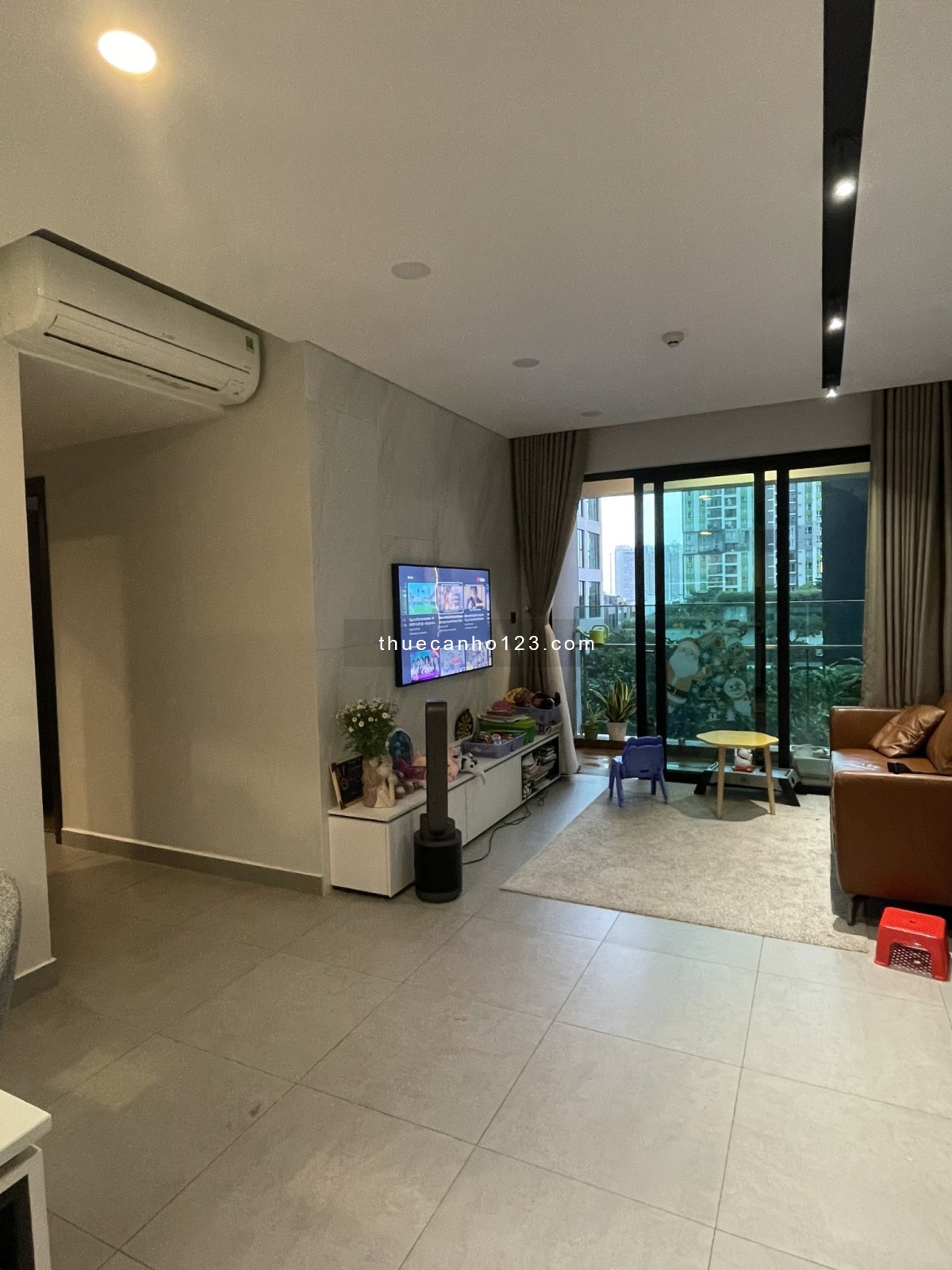 Căn hộ 2 phòng ngủ_85m2, tại FELIZ EN VISTA, nội thất đầy đủ, giá 19 triêu