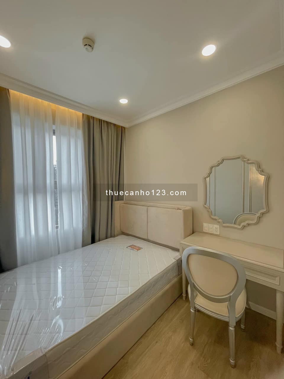 Cho Thuê Sunrise City 2PN có Balcony Giá 16,5Tr View hướng đông mát mẻ , nhà mới decor