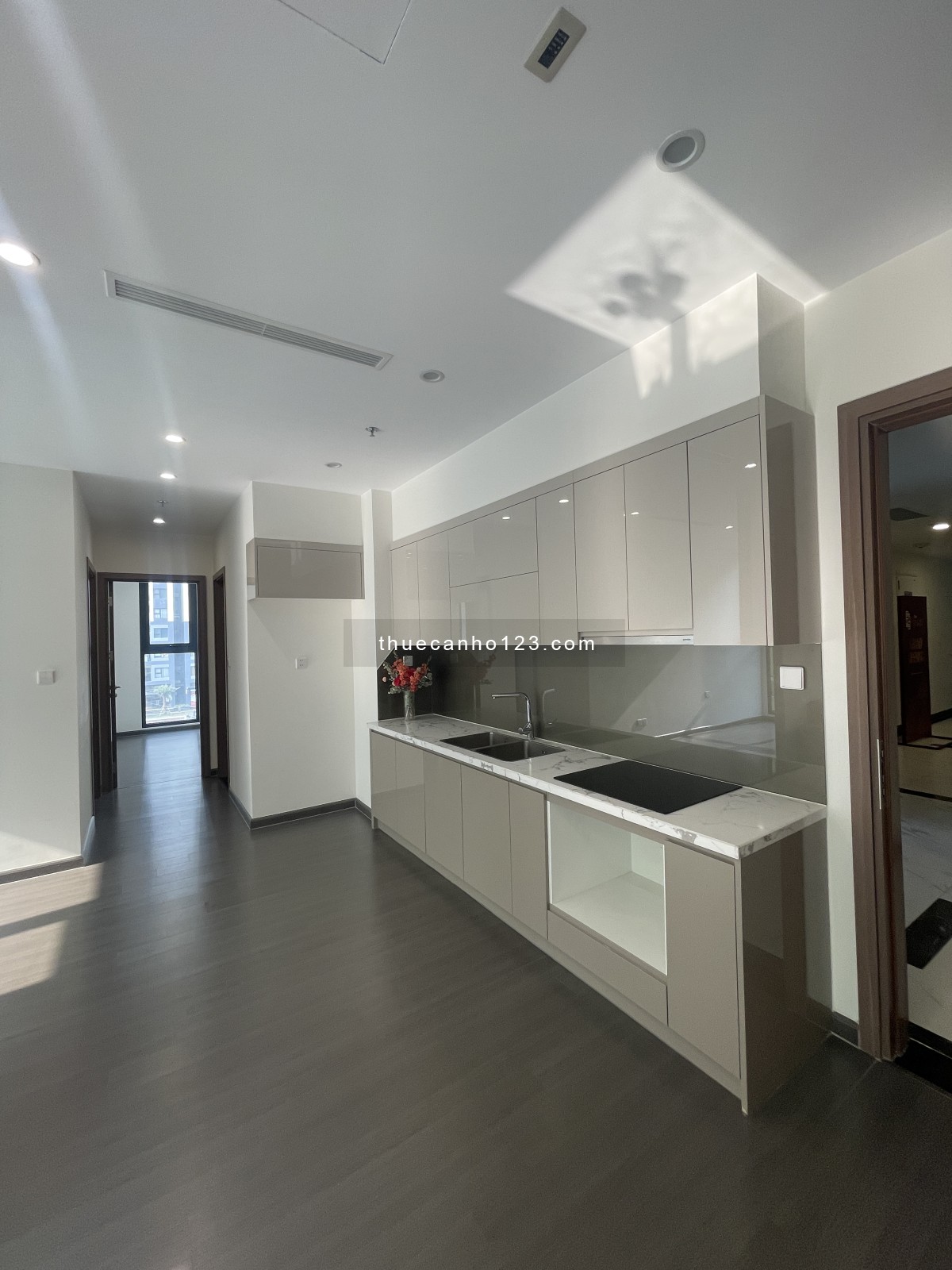 Chính chủ cho thuê căn hộ, 2 ngủ, 2 vệ sinh Miami Vinhomes smart city 64m2 view nội khu siêu đẹp
