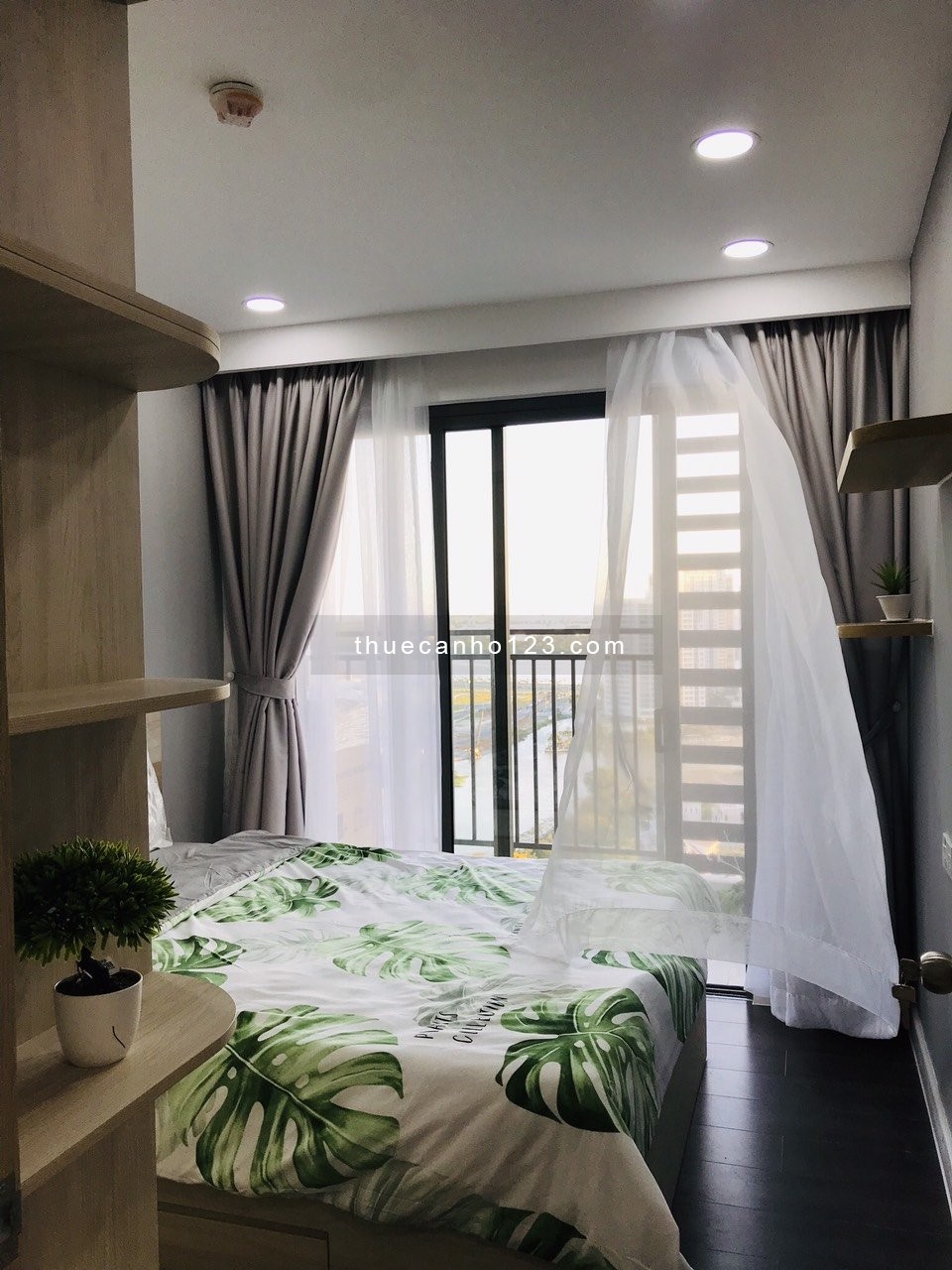 Xuất sắc căn 2PN, đầy đủ nội thất cao cấp, viêw sông, siêu yên tĩnh, 16 triệu, The Sun Avenue