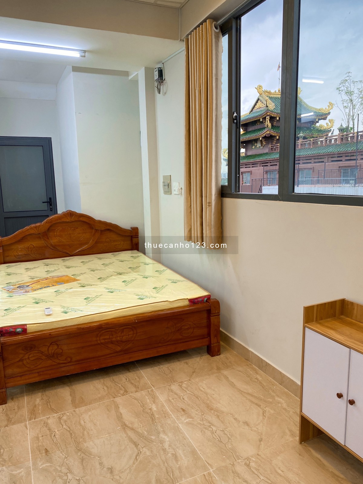 Quận 4 Trống Sẵn Penthouse Full Nội Thất Ban Công Siêu Thoáng Giáp Quận 1